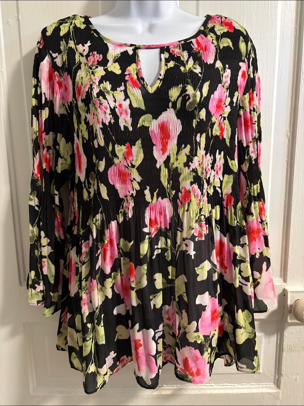 Floral & Ivy Women’s Floral Keyhole Long-Sleeve Top - Black & Pink Size XL